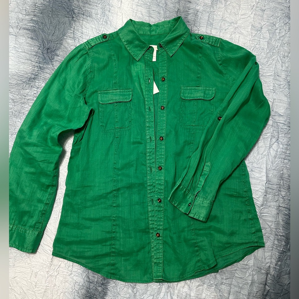 153. Chico's Emerald Green Shirt with Button Detail